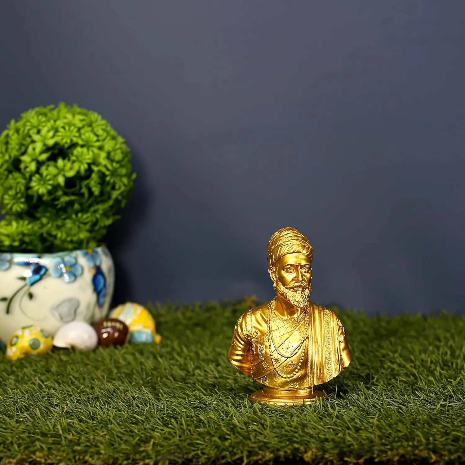 antique-gold-shivaji-maharaj-bust-statue-car-dashboard.jpg